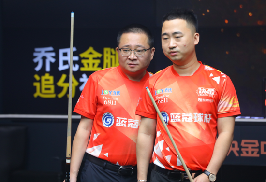 科贝电台：特尔施特根右膝髌腱受伤，已被救护车抬走