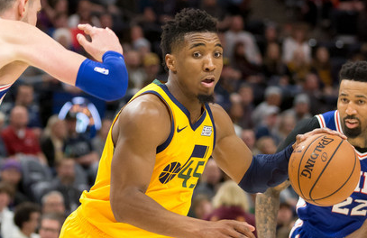 而围绕他的 而围绕他的